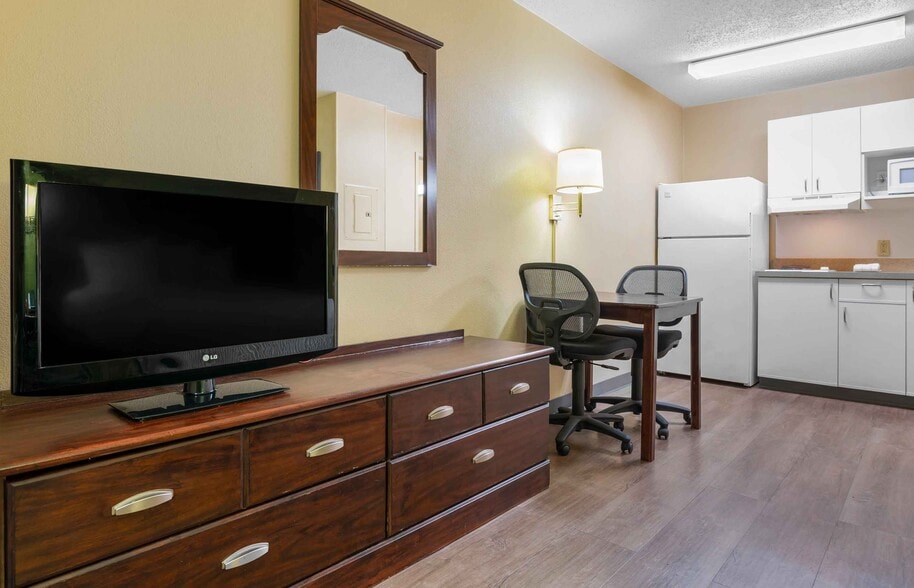 Building Photo - Furnished Studio-Cincinnati - Springdale - I-275