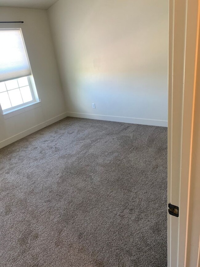 Building Photo - Beautiful 3 bedroom1.5 bath townhome in Price Utah