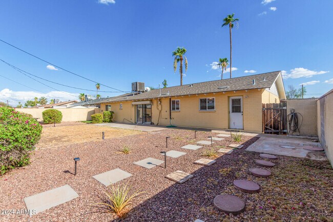 Building Photo - 1854 E Palmcroft Dr