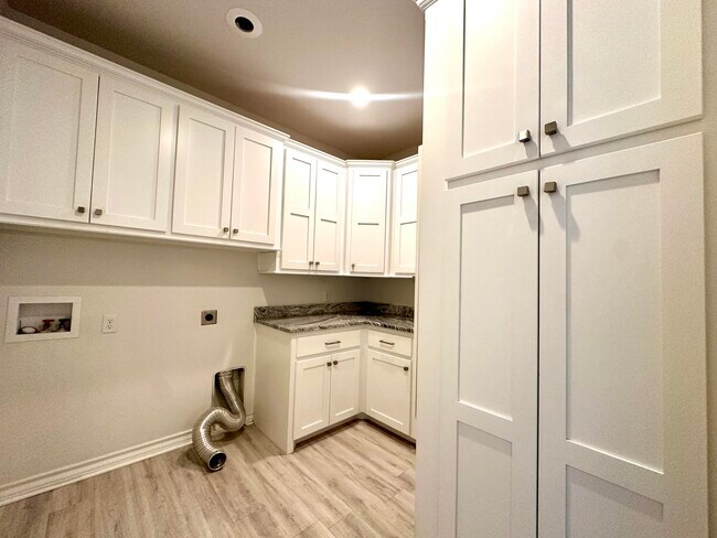 Building Photo - 3924 128th St