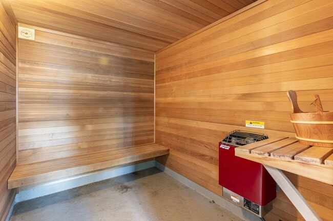 Building Photo - Columbia River View Condo - Hayden Island!