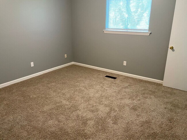 Building Photo - Three Bedroom, Large Lot, Pet Friendly,Hixson! ***Monthly rent $1900.00!***