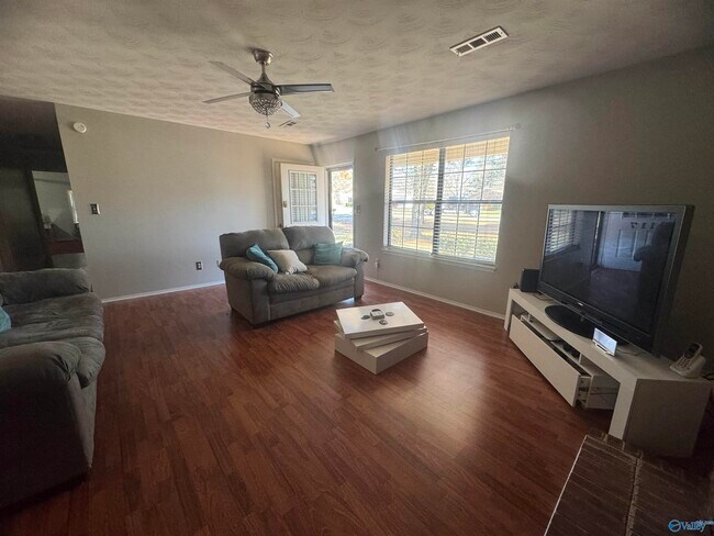 Building Photo - 117 Water Oak Ct