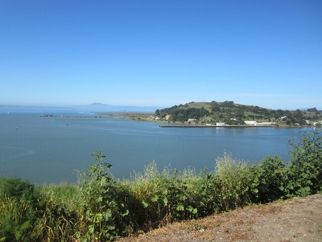 Building Photo - This Is What You’ve Been Searching For. 2 bedroom condo