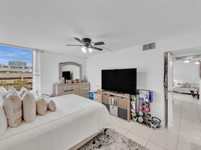 Building Photo - 210 172nd St