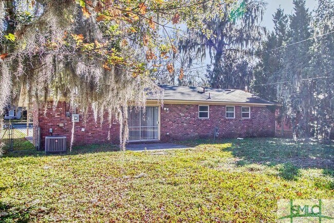 Building Photo - 11105 Largo Dr