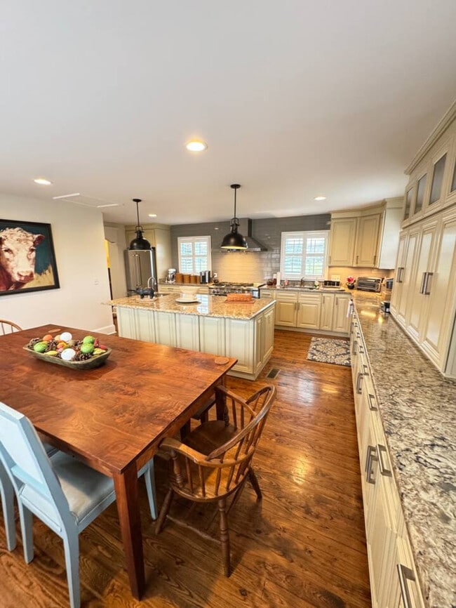 Building Photo - 16615 Spotswood Trail