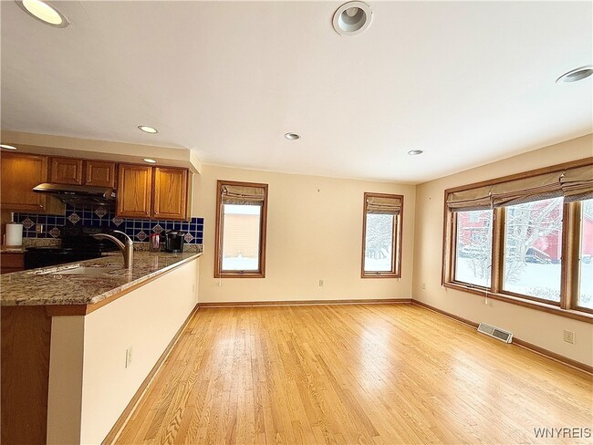 Building Photo - 8 Hummingbird Ln