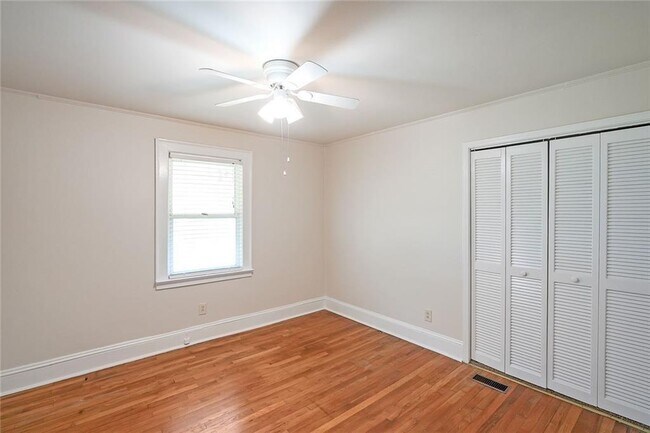 Building Photo - 2055 Anderson Dr SE