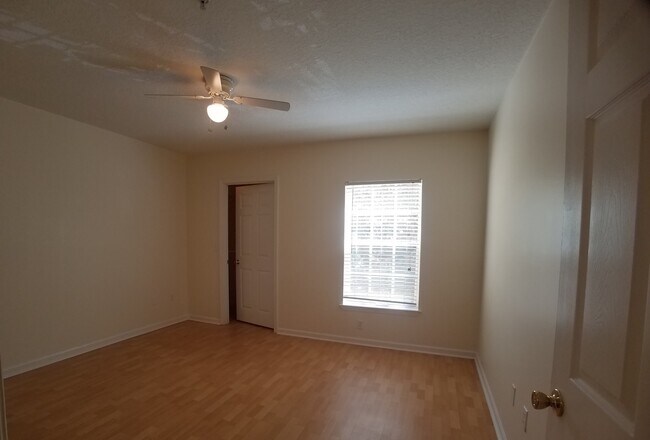 Building Photo - Beautiful 2/2 condo for rent next to Waterford Lakes Town Center and UCF
