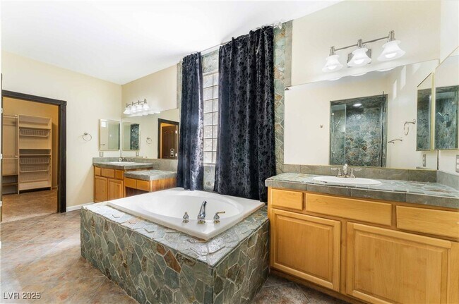 Building Photo - 9363 Pinnacle Cove St