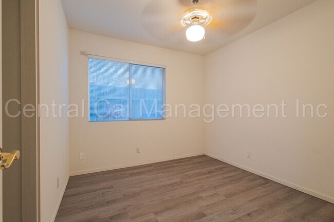Building Photo - 3 Bedroom/2 Bath Home in RiverLakes - $225...