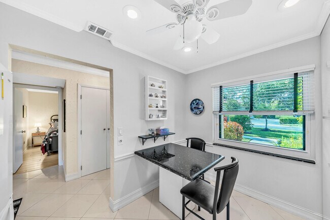 Building Photo - 9285 Vista del Lago