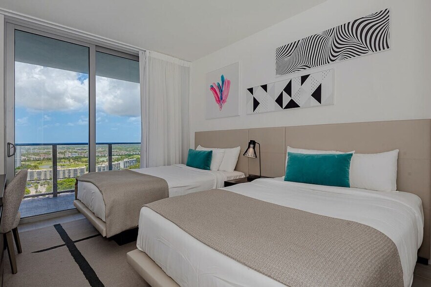 Building Photo - 4010 S Ocean Dr