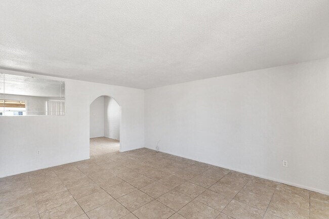 Building Photo - 7422 W Turney Ave