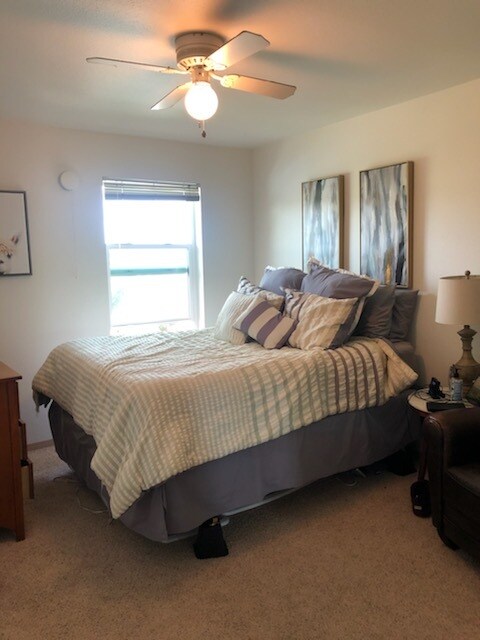 Building Photo - 1645 NE Merman Dr