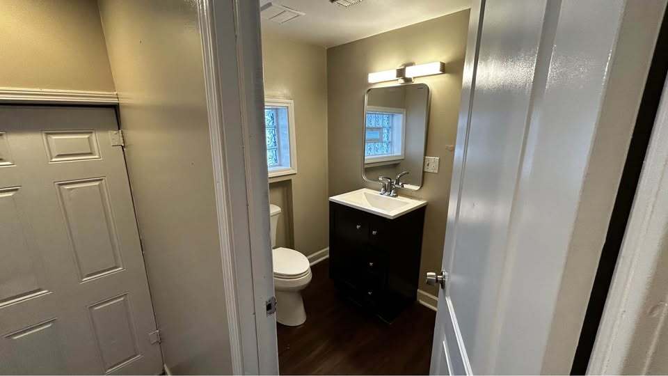 Building Photo - 4510 S Laflin St