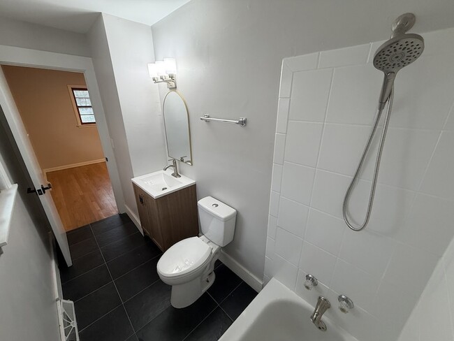 Building Photo - 366 W 16th Pl