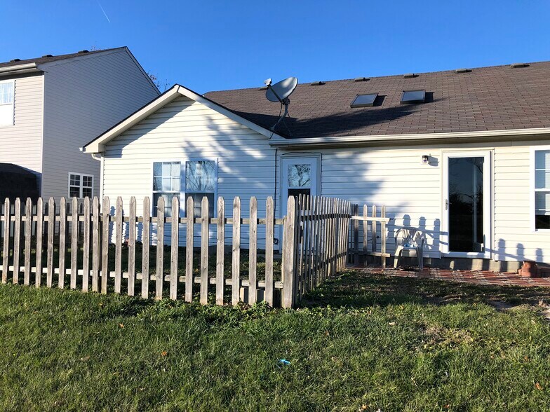 Building Photo - 9661 Trail Dr
