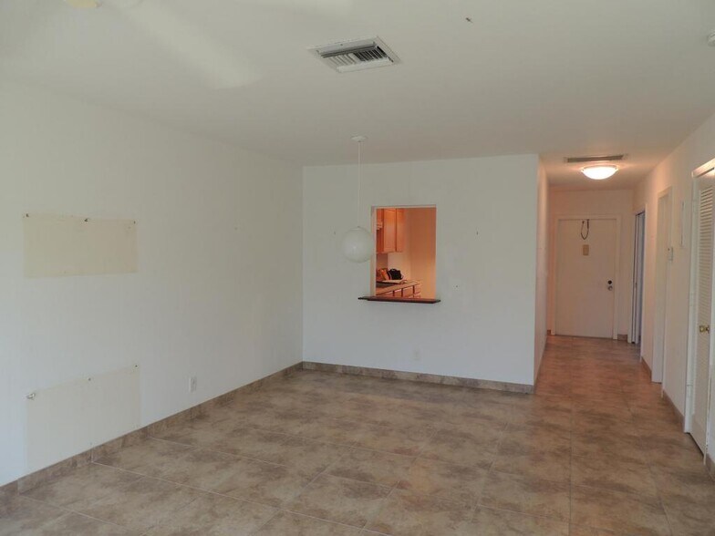 Building Photo - 2381 Papaya Dr