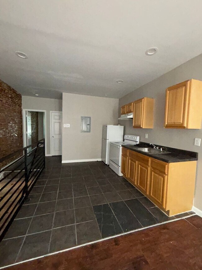 Primary Photo - 3416 Braddock St