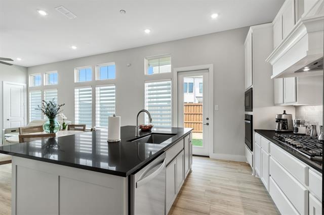 Building Photo - 12106 Dahlia Bay Dr