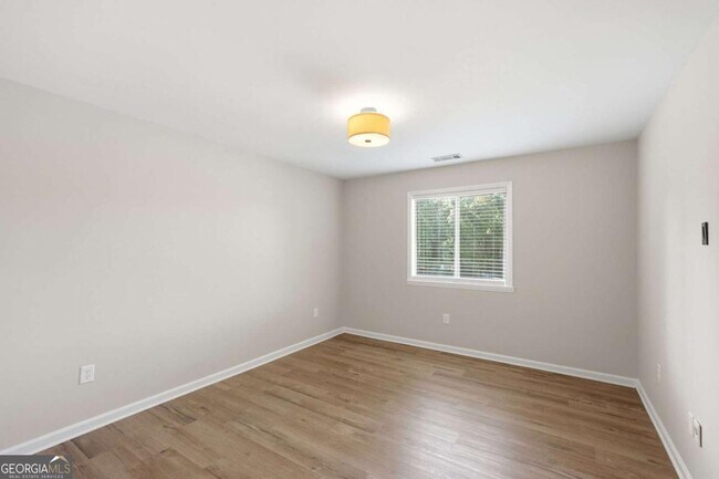 Building Photo - 605 Candler St