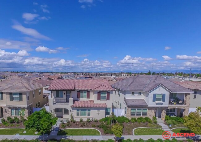 Building Photo - Stunning 4BR/3.5BA Home – 2,300 SqFt | Gated Community w/ Pool, Gym & Clubhouse | Gardener Included!