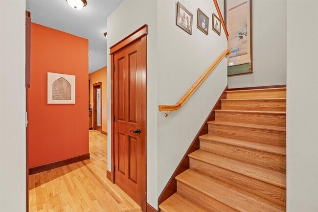 Building Photo - 69 Greenmoor Dr