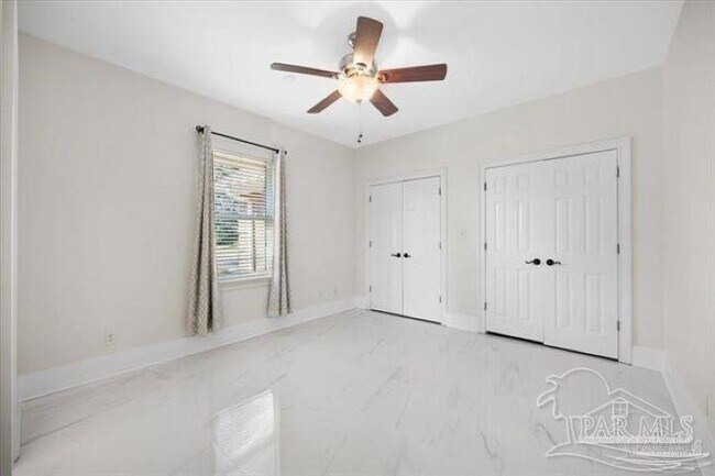 Building Photo - 4700 Bohemia Dr