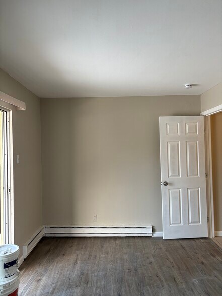 Building Photo - 7571 Hazelcrest Dr