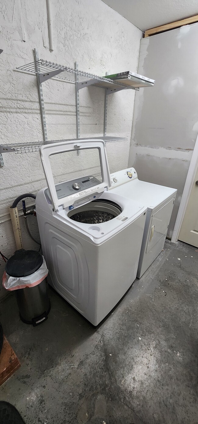 Building Photo - Pink 45th