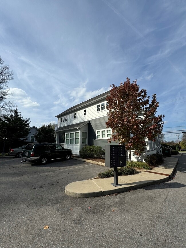 Building Photo - 509 Rosedale Ave