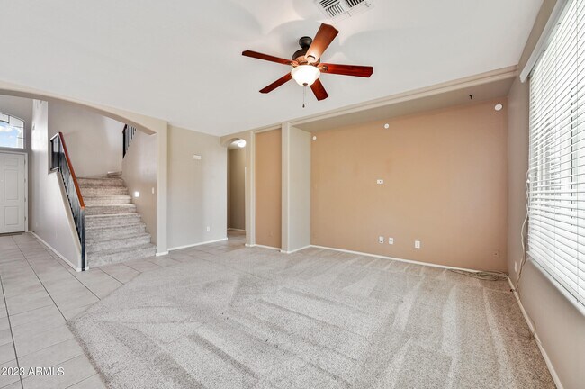 Building Photo - 1453 E Saragosa St