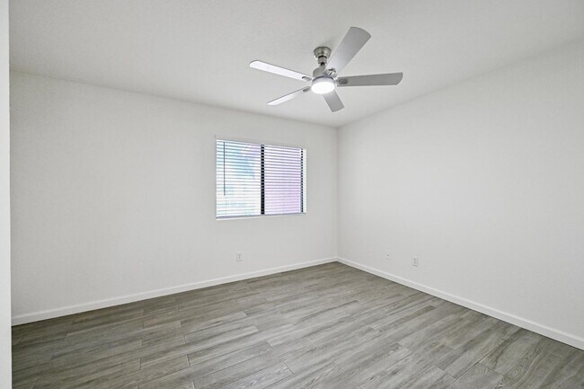 Building Photo - 1075 E Chandler Blvd