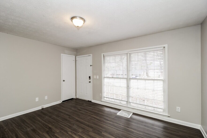Building Photo - 479 Clara Dr