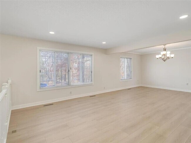 Building Photo - 7783 Kingsview Ln N