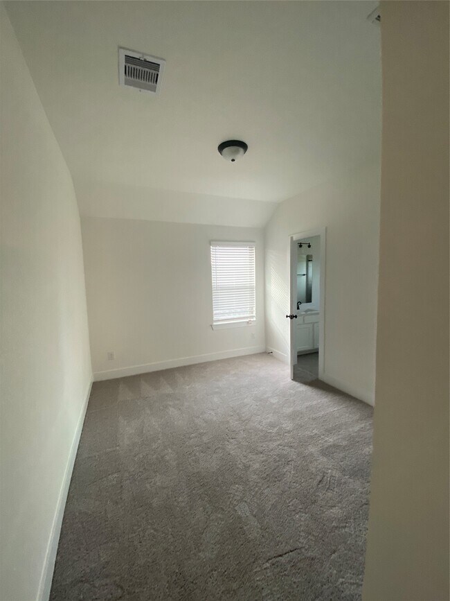 Building Photo - 31323 Balsam Hawk Ln