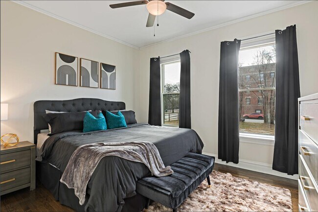 Building Photo - 5536 S King Dr