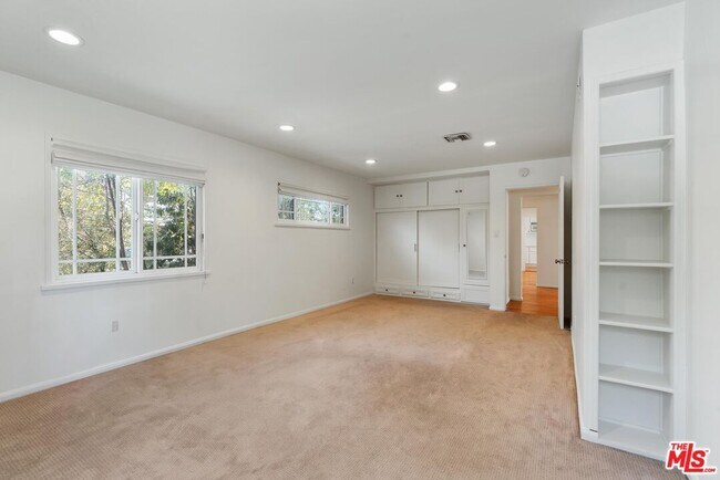 Building Photo - 5705 Sunnyslope Ave