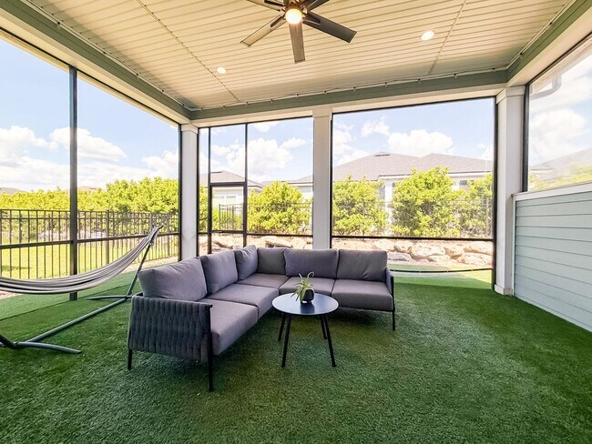 Building Photo - Modern-Luxury 5/3 in Oakmont
