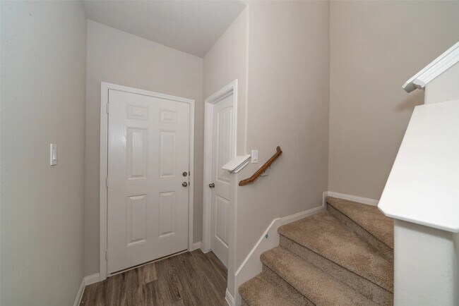 Building Photo - 9514 Yellow Rose Dr