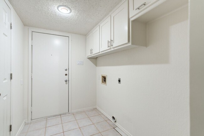 Building Photo - Frenship 2 Story Home