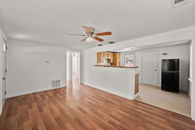 Building Photo - 502 Milam Ave