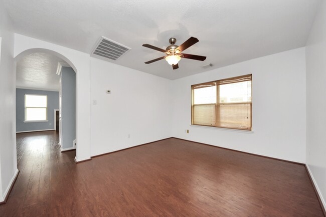 Building Photo - 7238 Foxshadows Ln