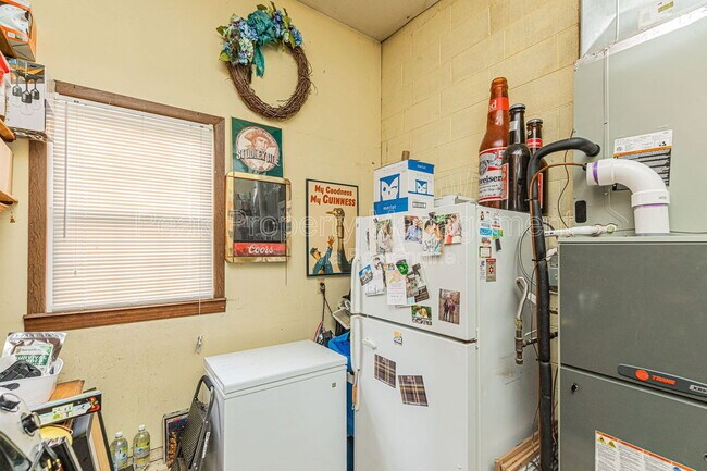 Building Photo - 9133 Robin Ridge Dr