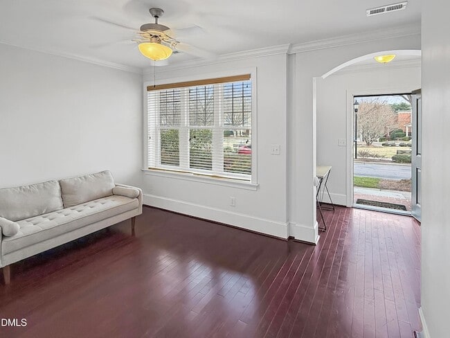 Building Photo - 184 Finsbury St