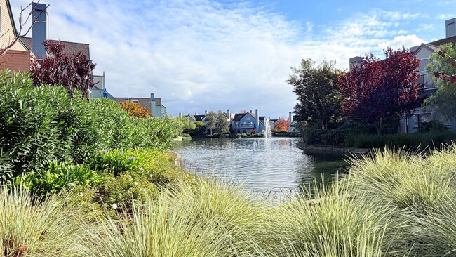 Building Photo - 15 Invincible Ct