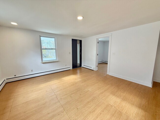 Building Photo - 261 Hillside Ave