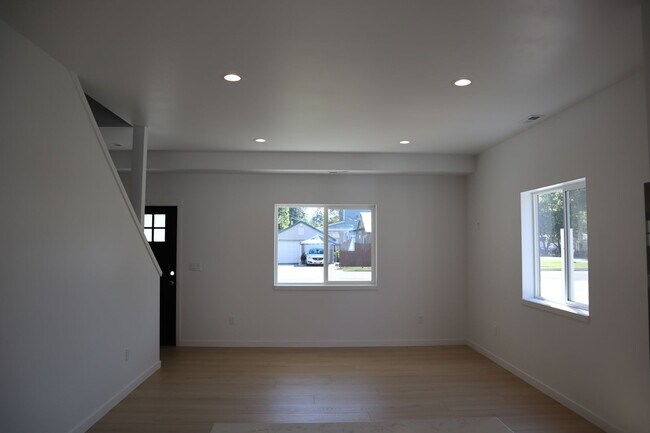 Building Photo - Home Downtown CDA!
